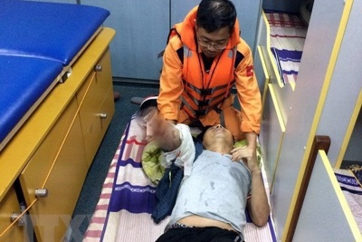 Nghệ An: Ứng cứu kịp thời một thuyền viên bị tời quấn mất bàn tay