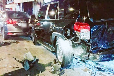Thanh niên lái BMW gây tai nạn liên hoàn
