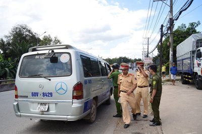 Xe làm rơi 2 học sinh ở Đồng Nai bị hoán cải, ghế buộc bằng dây dù