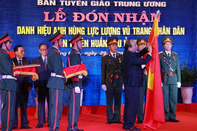Ban Tuyên huấn Khu ủy Khu 5 nhận danh hiệu Anh hùng lực lượng vũ trang Nhân dân