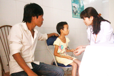 Chăm sóc sức khỏe cho đồng bào dân tộc: Tình cảm và trách nhiệm