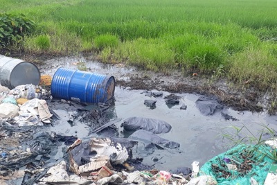 Tiếp bài rác thải nguy hại tràn Đại lộ Thăng Long: Vén màn hóa chất độc hại