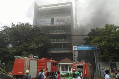 Hà Nội: Cháy lớn tại công trình đang thi công ở Bệnh viện Việt Pháp