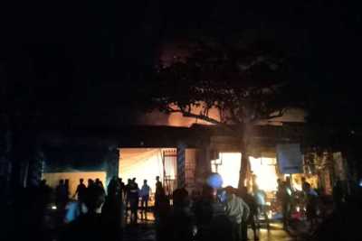 Hà Tĩnh: Bà hỏa thiêu rụi nhiều nhà dân trong đêm