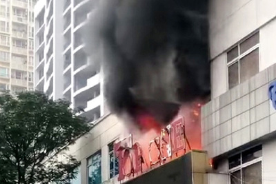 Hà Nội: Kịp thời dập tắt đám cháy quán karaoke Top One trên phố Ngọc Khánh