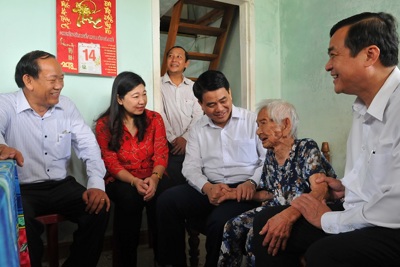 Đoàn công tác TP Hà Nội thăm hỏi gia đình chính sách, tặng quà tại tỉnh Quảng Nam