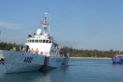 Quảng Ngãi: 6 ngư dân bị nạn trên biển đã trở về đất liền an toàn