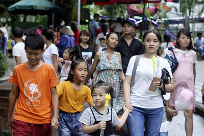 Hà Nội: Công viên, vườn thú vẫn chật kín người vào ngày cuối dịp nghỉ lễ 2/9