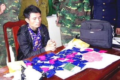 Hà Tĩnh: Bắt giữ đối tượng mang gần 10.000 viên hồng phiến vào Việt Nam