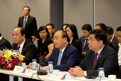 Thủ tướng đối thoại với các tập đoàn hàng đầu Singapore