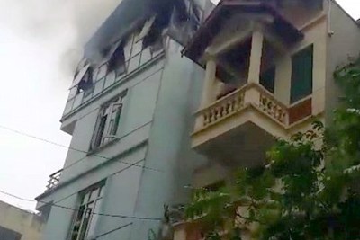 Hà Nội: Trường mầm non bốc cháy ngùn ngụt giữa trưa