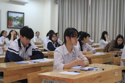 Hơn 85.000 thí sinh Hà Nội bước vào môn thi đầu tiên kỳ thi tuyển sinh vào lớp 10