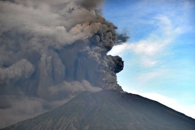 Đại sứ quán Việt Nam tại Indonesia thông tin về nhóm du khách bị mắc kẹt do núi lửa phun