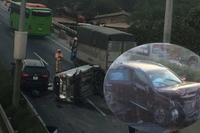 Lật ô tô trên cao tốc Pháp Vân - Cầu Giẽ, giao thông kẹt cứng