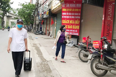 Quận Đống Đa: Người dân chấp hành nghiêm việc giãn cách xã hội