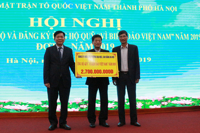 Hơn 8,2 tỷ đồng ủng hộ Quỹ “Vì biển đảo Việt Nam”