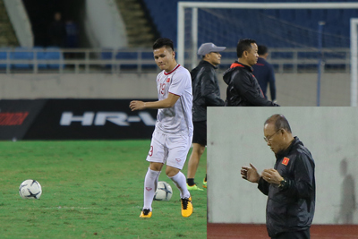[Ảnh] HLV Park Hang-seo cầu nguyện trước trận đấu với Thái Lan