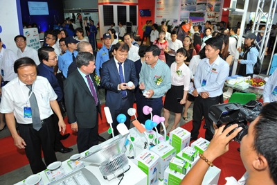 Gần 400 doanh nghiệp tham gia triển lãm công nghệ và thiết bị điện