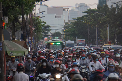 TP Hồ Chí Minh: Đường xá “nghẹt thở” những ngày trước Tết Nguyên Đán 2020