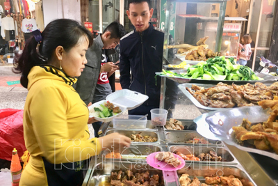 [Ảnh] Mùa dịch Covid-19: Nhan nhản quán ăn mất an toàn thực phẩm tại nhiều trường đại học ở Hà Nội