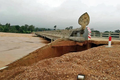 Thủ tướng điện thăm hỏi về tình hình mưa lũ ở Campuchia