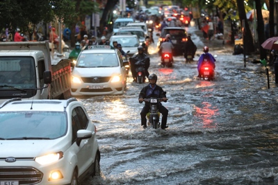 TP Hồ Chí Minh: Mưa đầu mùa, vì sao nhiều khu vực đã ngập nặng?