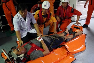Kịp thời cấp cứu thuyền viên nước ngoài bị thương nặng