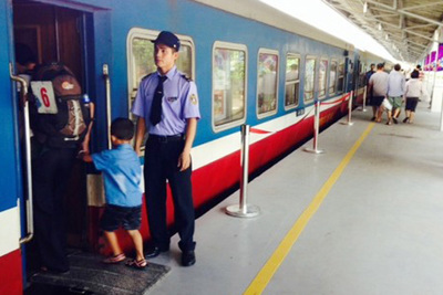 Dừng chạy nhiều chuyến tàu tuyến Hà Nội - Lào Cai do mưa lũ