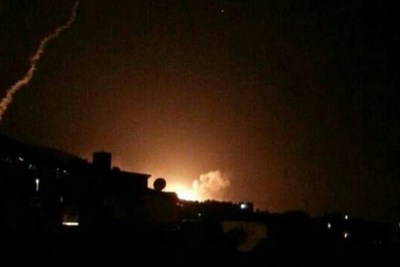 Video và hình ảnh đầu tiên Mỹ, Anh, Pháp dội bom Syria