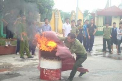 Hơn 1.000 bảo vệ dân phố, dân phòng được hướng dẫn kỹ năng xử lý cháy nổ