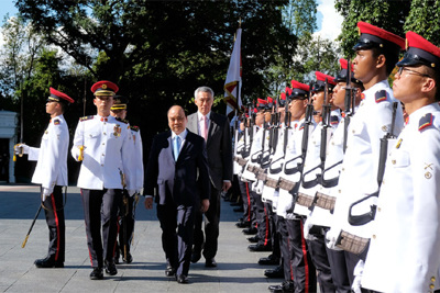 [Photo] Lễ đón chính thức Thủ tướng Nguyễn Xuân Phúc thăm Singapore