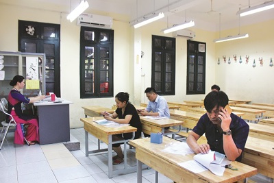 Tuyển sinh đầu cấp tại Hà Nội: Thưa thớt đăng ký trực tiếp