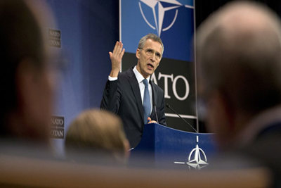 NATO "xoa dịu" Nga, muốn đàm phán với Moscow về kiểm soát vũ khí