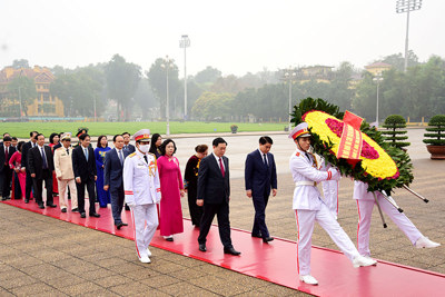 Lãnh đạo Thành phố Hà Nội vào Lăng viếng Chủ tịch Hồ Chí Minh và tưởng niệm các Anh hùng liệt sỹ