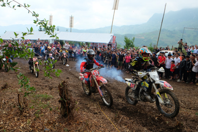 Sôi động Giải đua xe mô tô địa hình Hà Giang