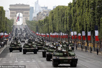 Pháp diễu binh mừng Quốc khánh, đề cao hợp tác quốc phòng với châu Âu