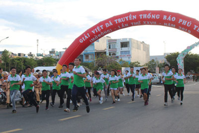 Gần 260 phóng viên, vận động viên tham gia Giải Việt dã truyền thống Báo Phú Yên năm 2019