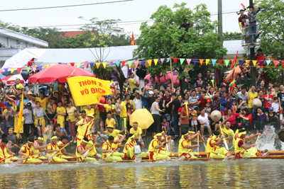 Vượt sông tranh tài cùng 150 tay chèo tại hội bơi Đăm 2018