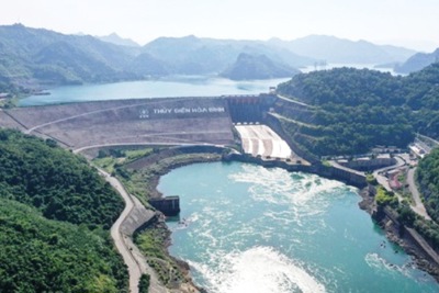 Mực nước hồ Hoà Bình xuống thấp kỷ lục, cấp nước sạch sông Đà có khả năng bị ảnh hưởng