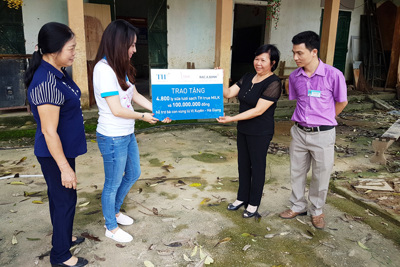 Quỹ vì tầm vóc Việt tặng quà khắc phục hậu quả lũ tại Vị Xuyên, Hà Giang