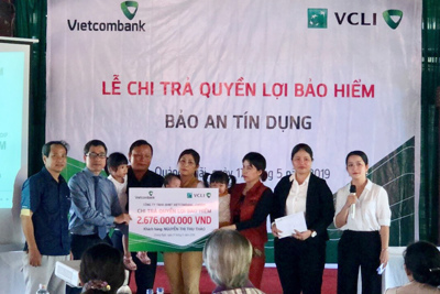 Vietcombank-Cardif chi trả gần 2,7 tỷ đồng quyền lợi bảo hiểm cho khách hàng ở Quảng Ngãi