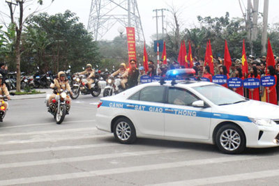 Hoàng Mai ra quân đảm bảo trật tự, an toàn giao thông năm 2018