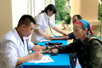 Khám bệnh, cấp thuốc miễn phí cho người nghèo xã đặc biệt khó khăn tỉnh Nghệ An