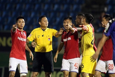 3 trọng tài Việt Nam bị loại trước thềm V-League 2019