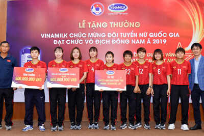Vinamilk trao thưởng 1 tỷ đồng cho đội tuyển nữ Việt Nam