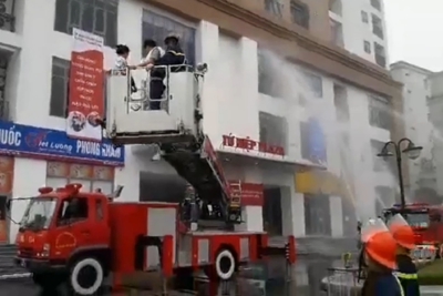 Hà Nội: "Cháy" hầm để xe chung cư Tứ Hiệp Plaza, cảnh sát cứu nhiều người mắc kẹt