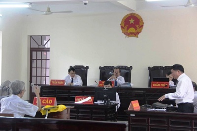 Xét xử giám đốc thẩm vụ Nguyễn Khắc Thủy dâm ô trẻ em