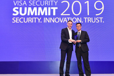 Vietcombank vinh dự nhận giải thưởng “Champion Security Award”của Tổ chức thẻ quốc tế Visa
