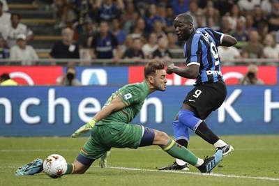 Lukaku khai hỏa giúp Inter chiếm trọn ngôi đầu