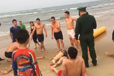 Quảng Bình: Kịp thời cứu sống hai du khách bị đuối nước
